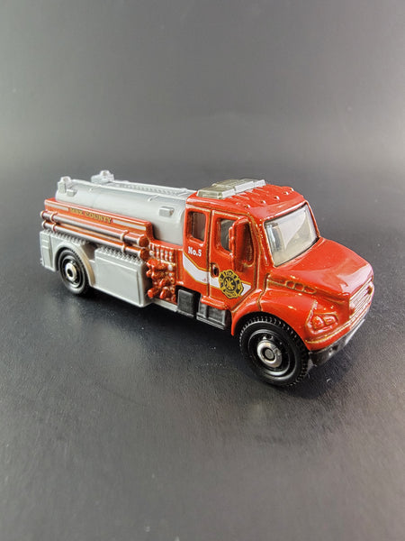 Matchbox - Freightliner M2 106 - 2021 *5 Pack Exclusive*