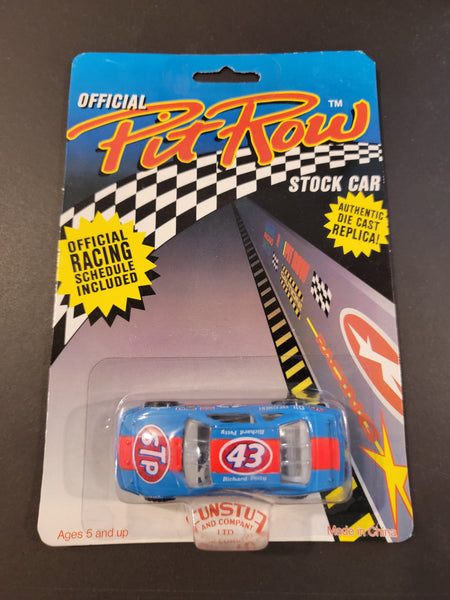 Pit Row - Pontiac Grand Prix Stock Car - 1992 Nascar Series