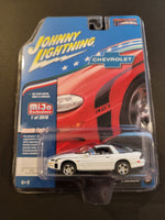 Johnny Lightning - 2002 Chevy Camaro ZL1 - 2018 Muscle Cars U.S.A. Series *MiJo Exclusive*