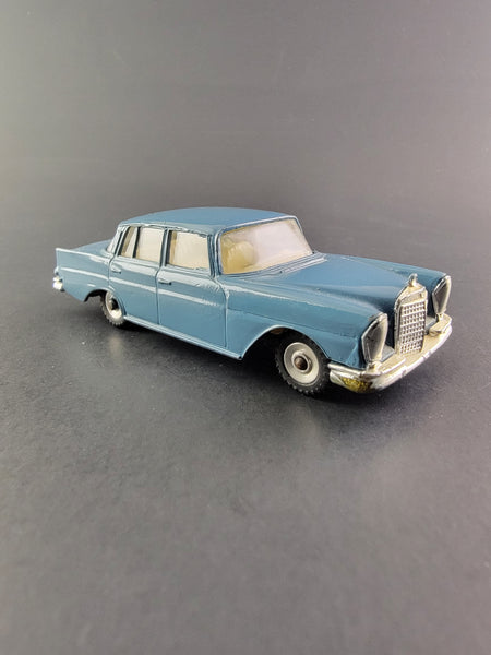 Dinky Toys - Mercedes-Benz 220 SE - Vintage *1/43 Scale*