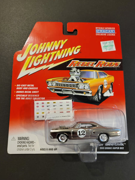 Johnny Lightning - 1969 Dodge Super Bee - 2002 Rebel Rods Series